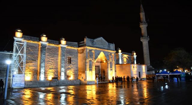 Tarihi Ulu Cami Işıklandırma Çalışmaları İle İhtişamlı Bir Görünüm Kazanıyor