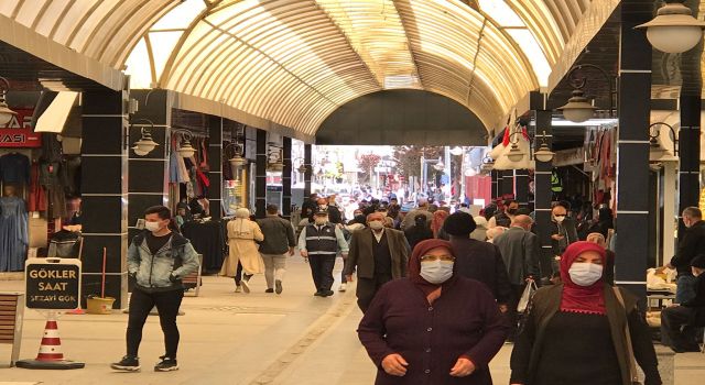 Esnaflar “Herkes Dışarıdayken Sadece Bizleri Kapatıyorlar”