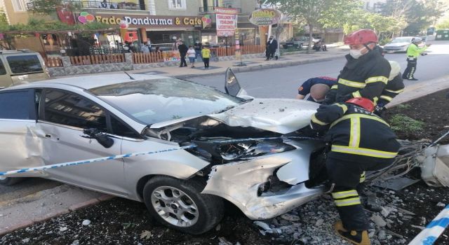 Kazaya Karışan Maskesiz Sürücü Kameramana Su Atıp, Küfredip Yumrukladı