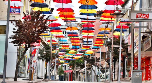 Şemsiyeli Sokak Renklendirildi