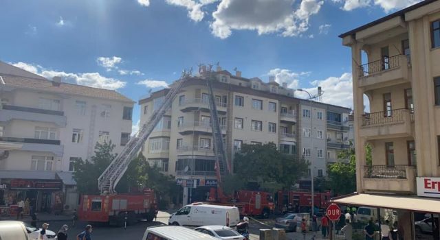 4 Katli Apartmanin Terasinda Yangin Paniği