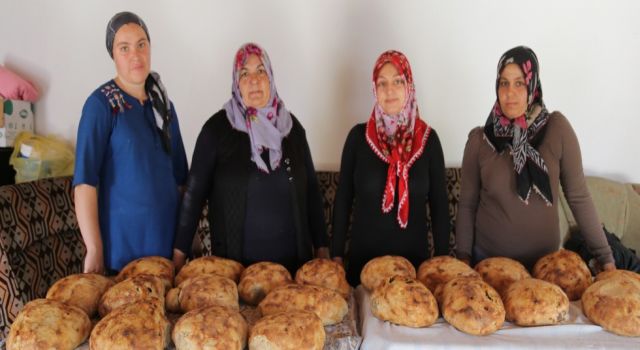 Tatar Kadınlar Ekmeğini Ekmekten Çıkarıyor