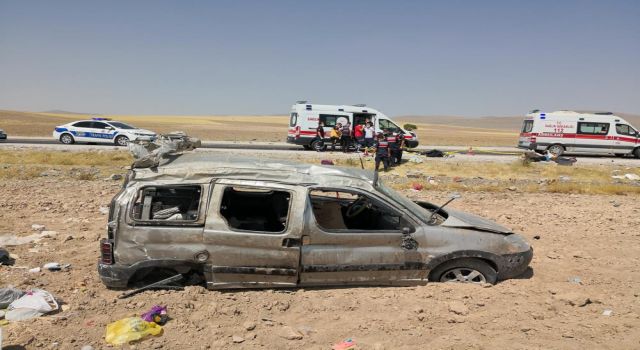 Hafif Ticari Araç Atarak Tarlaya Yuvarlandı: 1 Ölü 2’si Çocuk 4 Yaralı