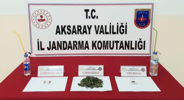 Jandarma uyuşturucu tacirlerini suçüstü yakaladı