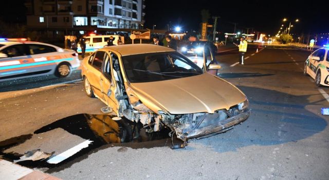 Otomobillerin Hurdaya Döndüğü Kazada 3 Kişi Yaralandı
