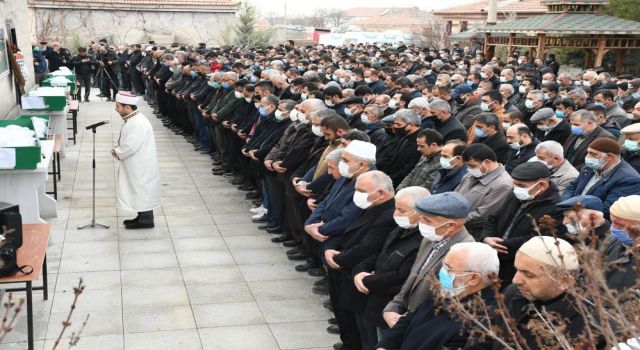 Kazada ölen aynı aileden 2'si çocuk 6 kişiye acı veda