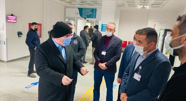 Aksaray Valisi Sıradan Vatandaş Gibi Hastanede Denetim Yaptı