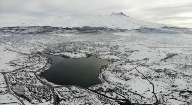 Buz Tutan Helvadere Göleti Hasan Dağı Manzarasıyla Havadan Görüntülendi
