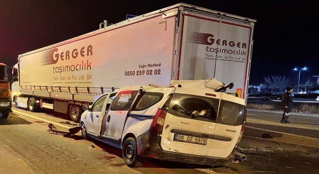 Hafif Ticari Araçla Tırın Çarpışması Sonucu Bir Kişi Öldü