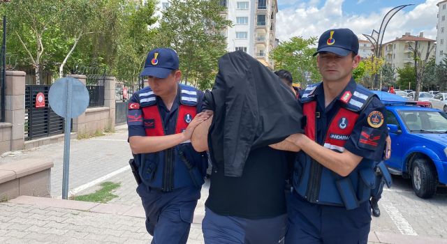 Başkan Adayı Eşi,Oğlu ve Kız Kardeşini Bıçakla Yaraladı