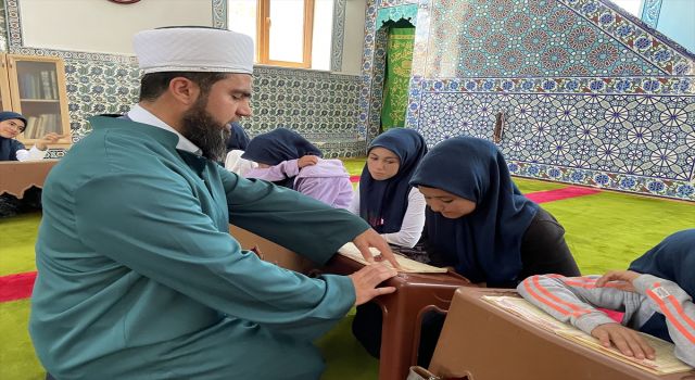 İmam, Kurduğu "Cami Market"le Çocuklara Camiyi Sevdiriyor