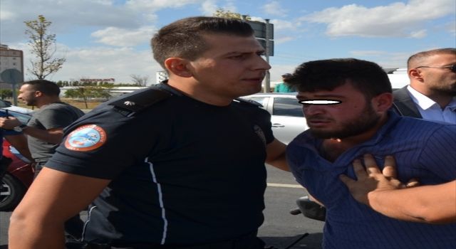 Arama Yapılan İş Yerinden Araçla Kaçmaya Çalışan Şüpheliler Yakalandı