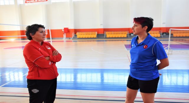 Dünya İkincisi Para Badmintoncu Halime Yıldız, Paris Paralimpik Oyunları'na Hazırlanıyor
