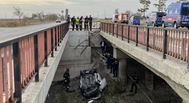 Kanala Düşen Otomobildeki 3 Kişi Öldü