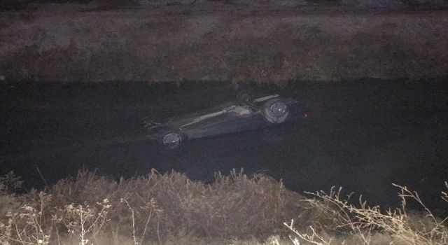 Sulama Kanalına Devrilen Otomobildeki 1 Kişi Öldü, 1 Kişi Yaralandı