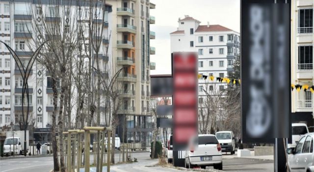 Belediye Gelişigüzel Asılan Tabelalar İçin Uyardı