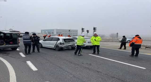 İki Otomobilin Çarpıştığı Kazada 4 Kişi Yaralandı