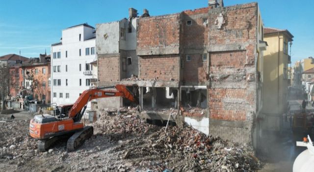 Kentsel dönüşüm projesinde 68. Binanın yıkımı gerçekleştirildi