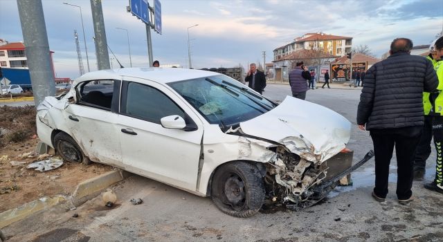 Tır İle Otomobilin Çarpışması Sonucu 5 Kişi Yaralandı