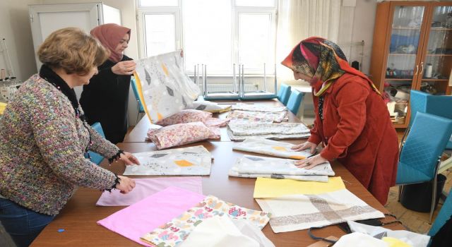 AKMEK Kadınları Depremzedeler İçin Üretiyor