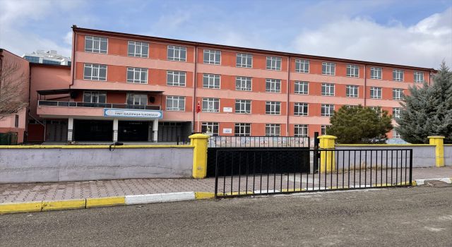 Riskli Görülen 3 Okulun Öğrencileri, Başka Okullara Nakledildi