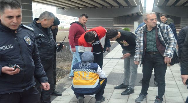 4 Mesleki Eğitim Merkezi Öğrencisi Bıçakla Yaralandı