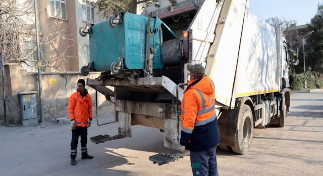 Aksaray Belediyesi Deprem Bölgesinde Temizlik Çalışmalarını Sürdürüyor
