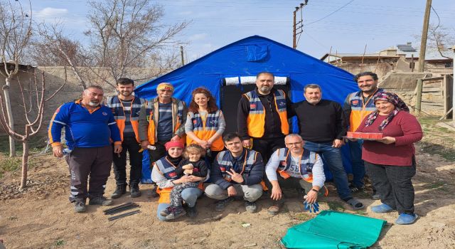Hem Yaraları Sardılar Hem Gönülleri Fethettiler