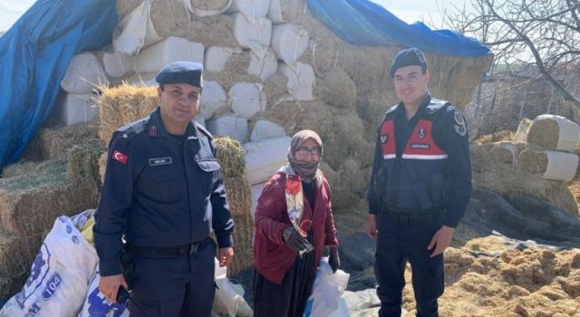 Jandarma Kadınlar Gününü Unutmadı