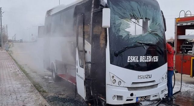 Seyir Halindeki Midibüs Alevlere Telim Oldu