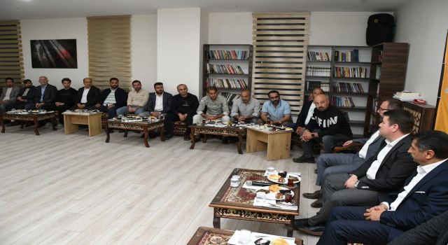 Çay Sohbetlerinin Son Konukları Erzurumlular Oldu