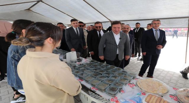 Öğrenciler Deprem Bölgesindeki Kardeş Okulları İçin Kermes Düzenlendi