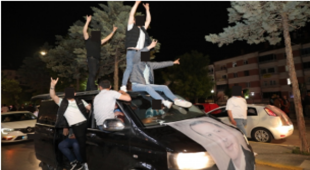 Yine Aynı Rezillik Provokatörler Kutlamalara Gölge Düşürdü