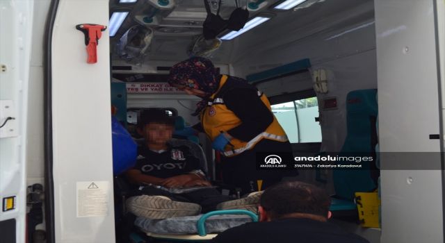 Bir Çocuk Bıçaklı Kavgada Yaralandı