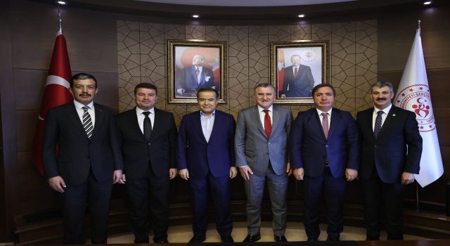 Aksaray Heyeti Gençlik ve Spor Bakanı Osman Aşkın Bak’ı Ziyaret Etti