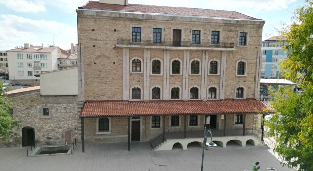 1 Asıra 1 Kaldı