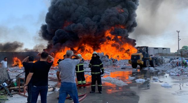 Geri Dönüşüm Fabrikası Alevlere Teslim
