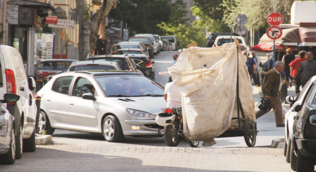 Trafikteki Sürücüleri de İnşaat Sahiplerini de Bıktırdılar