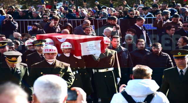 AKSARAYLILAR, ŞEHİDİNİ GÖZYAŞLARI İÇİNDE SON YOLCULUĞUNA UĞURLADI