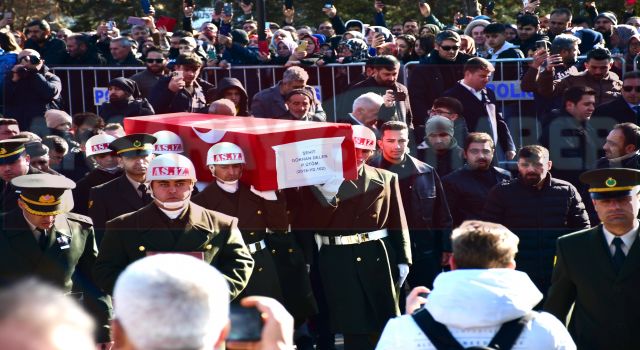 AKSARAYLILAR, ŞEHİDİNİ GÖZYAŞLARI İÇİNDE SON YOLCULUĞUNA UĞURLADI