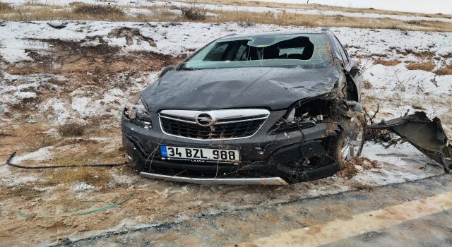 2 Santimlik Kar Kazaya Neden Oldu 2 Yaralı