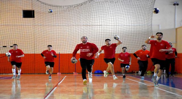20 Yaş Altı Erkek Milli Hentbol Takımı, Avrupa Şampiyonası'nda Başarıya Odaklandı