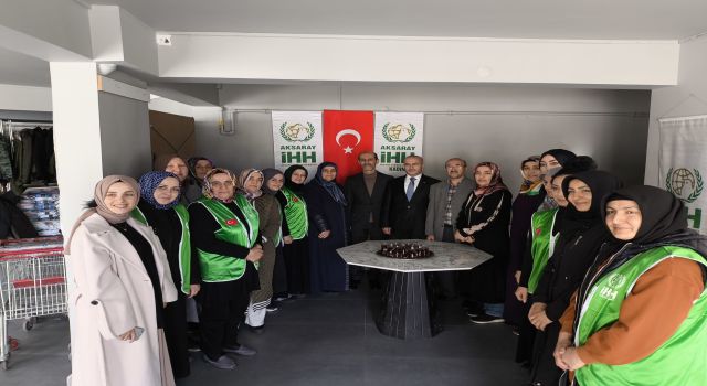 İHH Geçici Giyim Mağazasını Açtı