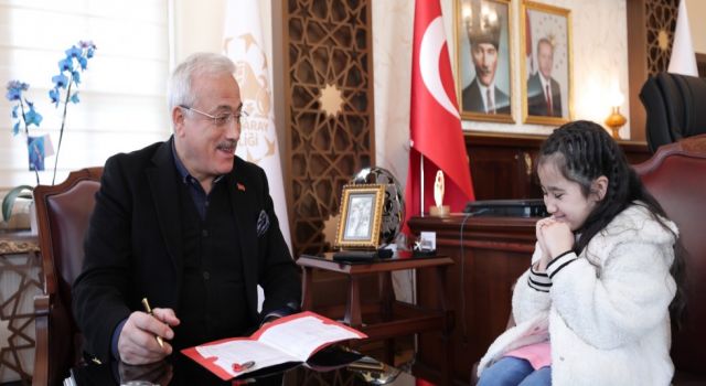 Şehit Kızı Karne Sevincini Vali Kumbuzoğlu ile Paylaştı
