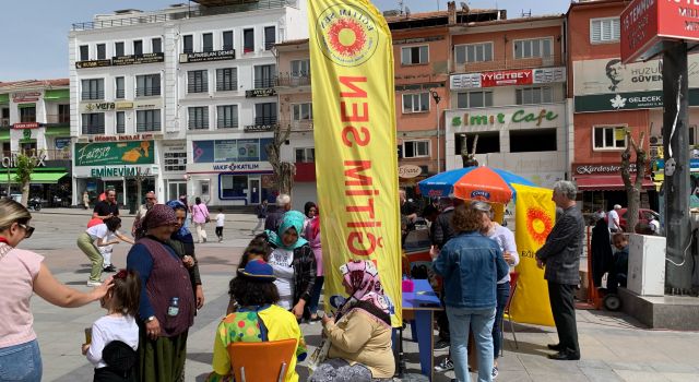 Çocuklar Bayramın Tadını Dondurmayla Çıkardı