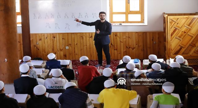 Kur'an Kursundaki Çocukların Gönüllü Matematik Öğretmeni Oldu