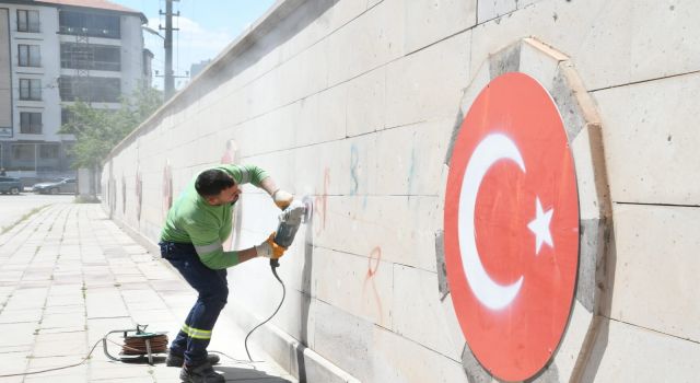 Görüntü Kirliliği Yaratan Duvarlar Renkleniyor