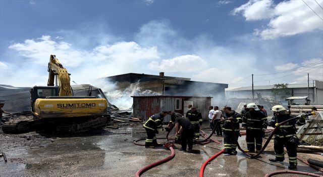 Kereste Deposunda Çıkan Yangın Hasara Neden Oldu
