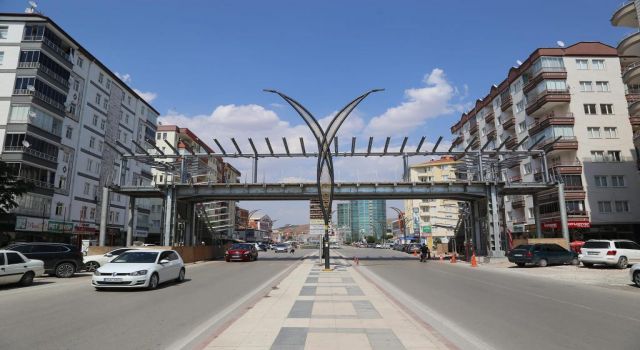 Üst Geçit Çalışması Sürüyor