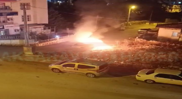 Alevlere Teslim Olan Otomobil Paniğe Neden Oldu